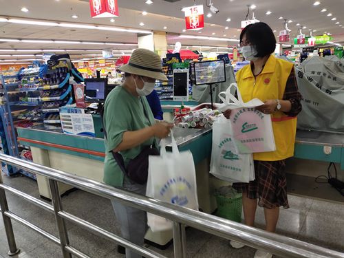 爭(zhēng)做志愿服務(wù)先行軍，吹響宣傳咨詢沖鋒號(hào)